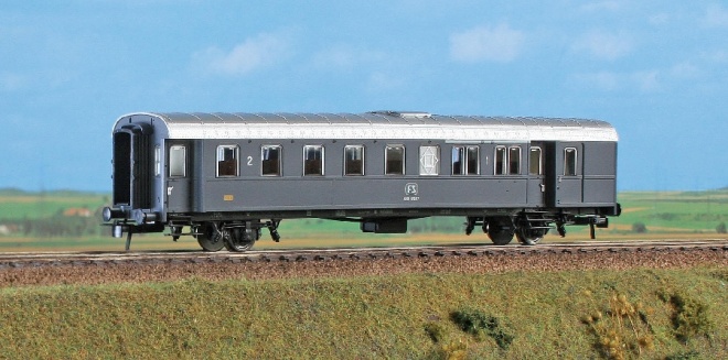 Passenger car 1st/2nd class type ABDI 65500 with baggage compartment<br /><a href='images/pictures/ACME/50482_900.jpg' target='_blank'>Full size image</a>